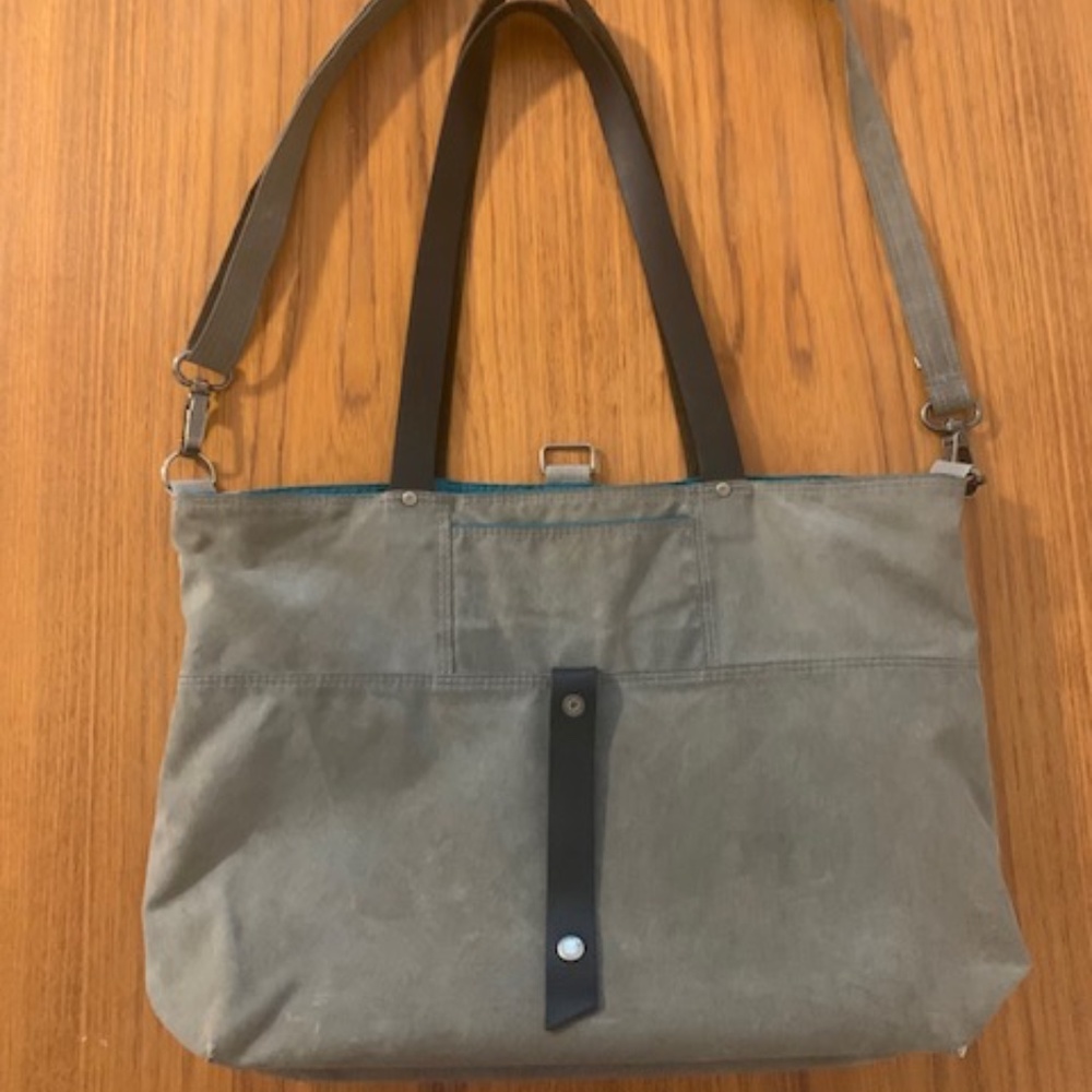 Moop Shop, Carrier Bag